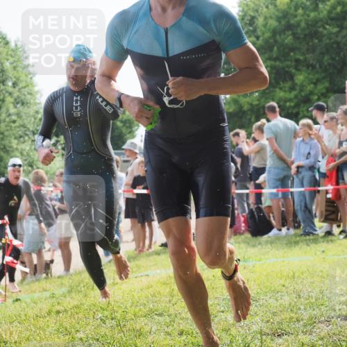 15.06.2025 - 27. Vierlanden-Triathlon KatJ http://msf.ph/oto/8004290 15.06.2025 10:03:46 Schwimmen 377, 425, 432, 436, 439 meine-sportfotos.de