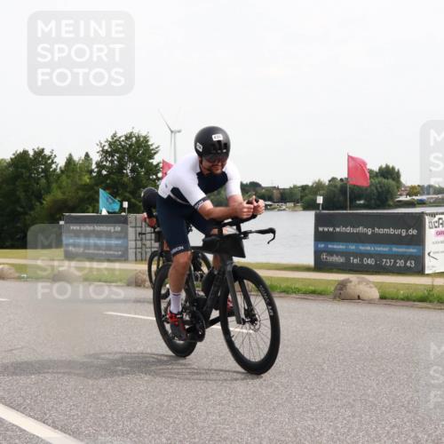 15.06.2025 - 27. Vierlanden-Triathlon H.Heesch http://msf.ph/oto/8004298 15.06.2025 10:33:23 Radfahren 59, 67, 438 meine-sportfotos.de