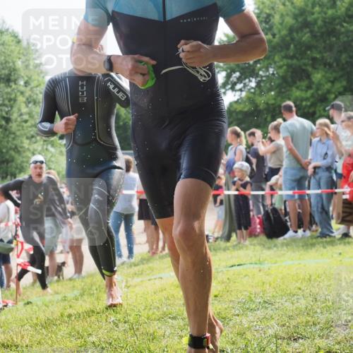 15.06.2025 - 27. Vierlanden-Triathlon KatJ http://msf.ph/oto/8004299 15.06.2025 10:03:46 Schwimmen 377, 425, 432, 436, 439 meine-sportfotos.de