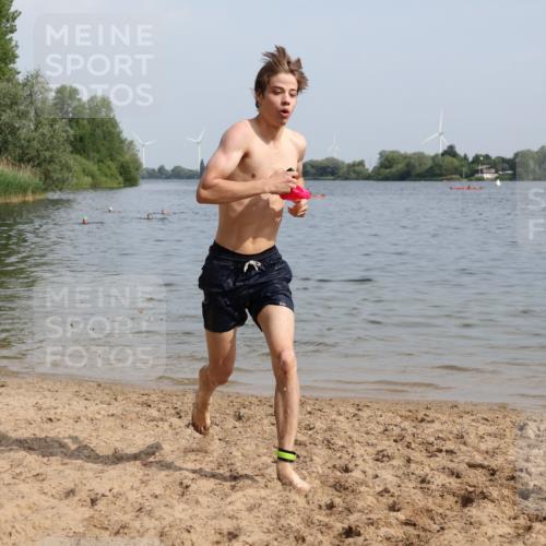 15.06.2025 - 27. Vierlanden-Triathlon Lena Gebhardt http://msf.ph/oto/8004307 15.06.2025 09:58:43 Schwimmen 269 meine-sportfotos.de