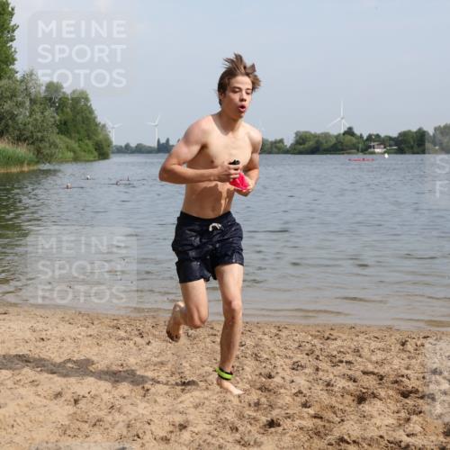 15.06.2025 - 27. Vierlanden-Triathlon Lena Gebhardt http://msf.ph/oto/8004312 15.06.2025 09:58:43 Schwimmen 269 meine-sportfotos.de