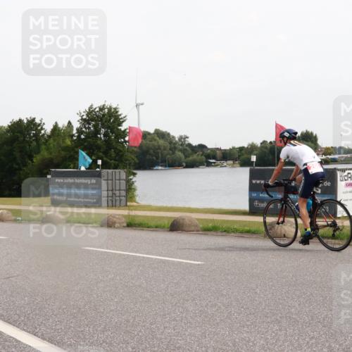 15.06.2025 - 27. Vierlanden-Triathlon H.Heesch http://msf.ph/oto/8004332 15.06.2025 10:33:34 Radfahren 130, 314, 329 meine-sportfotos.de