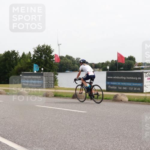 15.06.2025 - 27. Vierlanden-Triathlon H.Heesch http://msf.ph/oto/8004334 15.06.2025 10:33:34 Radfahren 130, 314, 329 meine-sportfotos.de