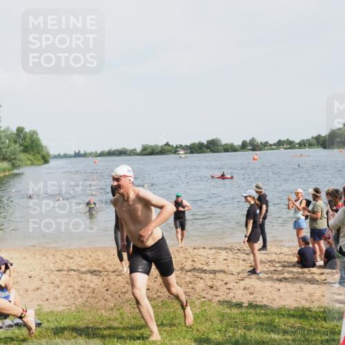 21.06.2025 - 27. Vierlanden-Triathlon MichiJ http://msf.ph/oto/8004343 15.06.2026 10:06:15 Schwimmen 369, 370, 381, 418, 447, 448, 455 meine-sportfotos.de