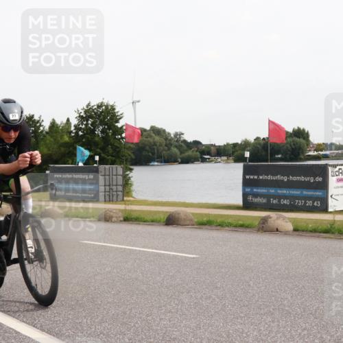 15.06.2025 - 27. Vierlanden-Triathlon H.Heesch http://msf.ph/oto/8004360 15.06.2025 10:33:48 Radfahren 75, 77, 322 meine-sportfotos.de