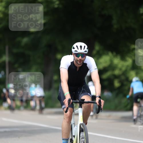 15.06.2025 - 7 Türme Triathlon Yannick Fuchs http://msf.ph/oto/8004364 15.06.2025 13:17:22 Radfahren 648, 819, 823 meine-sportfotos.de