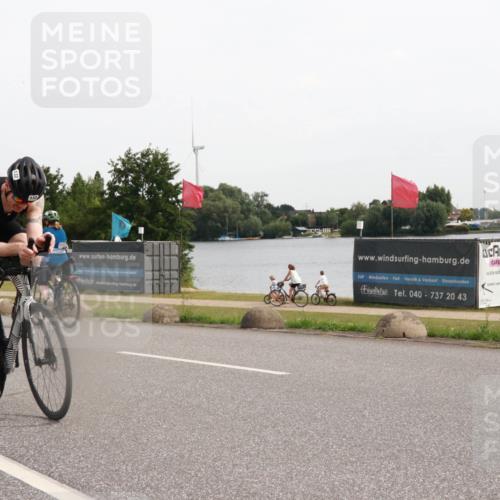 15.06.2025 - 27. Vierlanden-Triathlon H.Heesch http://msf.ph/oto/8004379 15.06.2025 10:34:01 Radfahren 49, 132, 543 meine-sportfotos.de