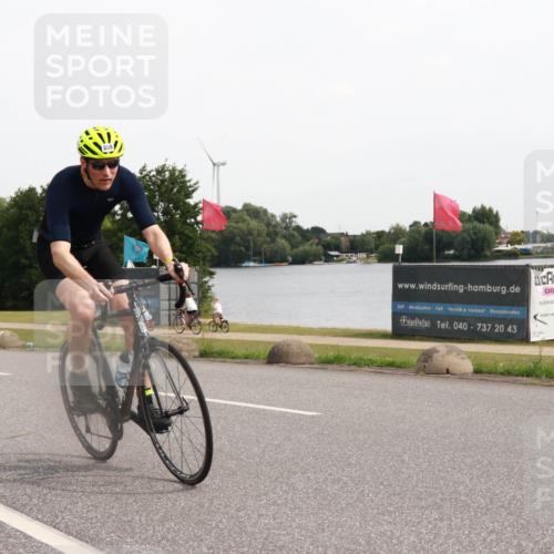 15.06.2025 - 27. Vierlanden-Triathlon H.Heesch http://msf.ph/oto/8004382 15.06.2025 10:34:05 Radfahren 49, 132, 308, 361, 543 meine-sportfotos.de