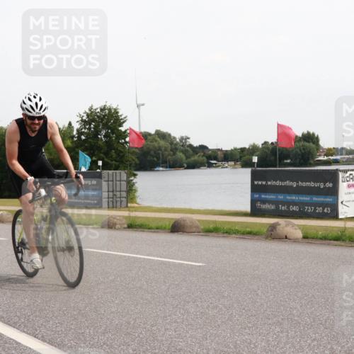 15.06.2025 - 27. Vierlanden-Triathlon H.Heesch http://msf.ph/oto/8004392 15.06.2025 10:34:08 Radfahren 299, 308, 361, 543 meine-sportfotos.de