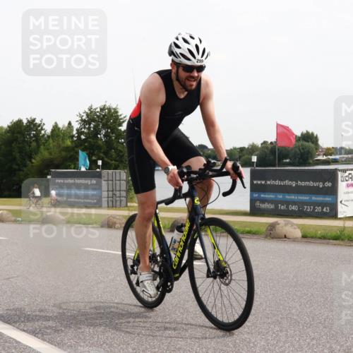 15.06.2025 - 27. Vierlanden-Triathlon H.Heesch http://msf.ph/oto/8004395 15.06.2025 10:34:08 Radfahren 299, 308, 361, 543 meine-sportfotos.de