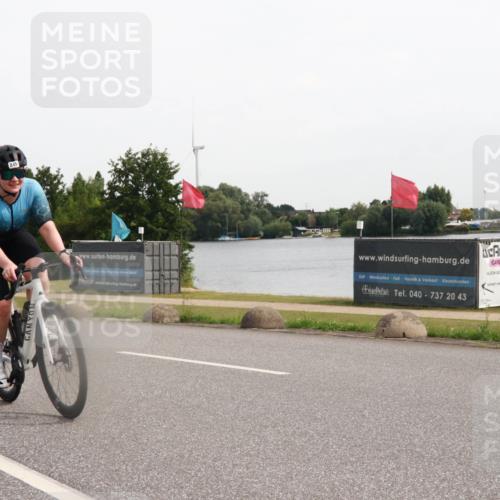 15.06.2025 - 27. Vierlanden-Triathlon H.Heesch http://msf.ph/oto/8004400 15.06.2025 10:34:10 Radfahren 299, 308, 361 meine-sportfotos.de