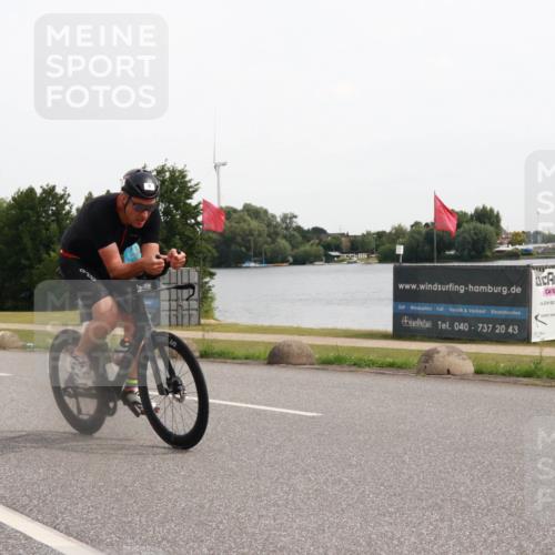 15.06.2025 - 27. Vierlanden-Triathlon H.Heesch http://msf.ph/oto/8004410 15.06.2025 10:34:20 Radfahren 9, 19 meine-sportfotos.de
