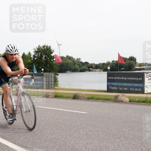 15.06.2025 - 27. Vierlanden-Triathlon H.Heesch http://msf.ph/oto/8004414 15.06.2025 10:34:23 Radfahren 9, 19, 282 meine-sportfotos.de