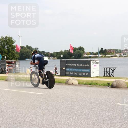 21.06.2025 - 27. Vierlanden-Triathlon H.Heesch http://msf.ph/oto/8004417 15.06.2025 11:55:00 Radfahren 836, 846 meine-sportfotos.de
