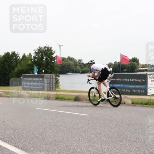 15.06.2025 - 27. Vierlanden-Triathlon H.Heesch http://msf.ph/oto/8004420 15.06.2025 10:34:29 Radfahren 138, 151, 282 meine-sportfotos.de