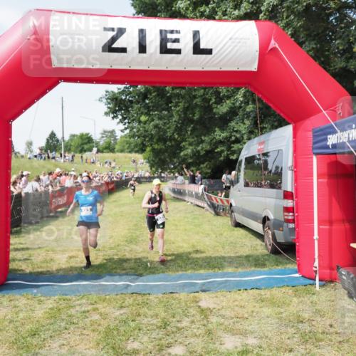21.06.2025 - 27. Vierlanden-Triathlon MichiJ http://msf.ph/oto/8004426 15.06.2026 11:29:00 Ziel 525, 623 meine-sportfotos.de