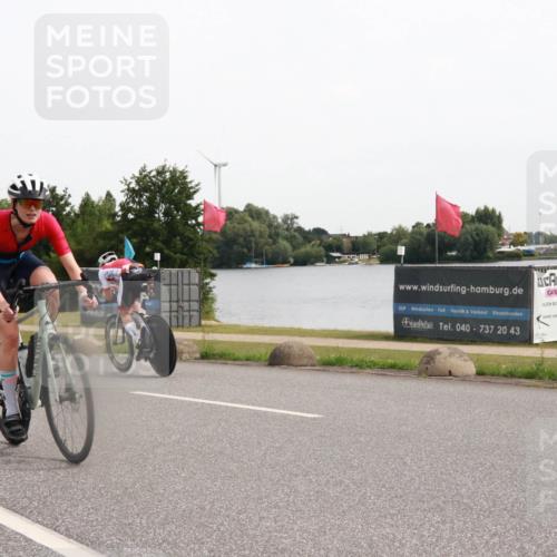 15.06.2025 - 27. Vierlanden-Triathlon H.Heesch http://msf.ph/oto/8004435 15.06.2025 10:34:38 Radfahren 104, 205 meine-sportfotos.de