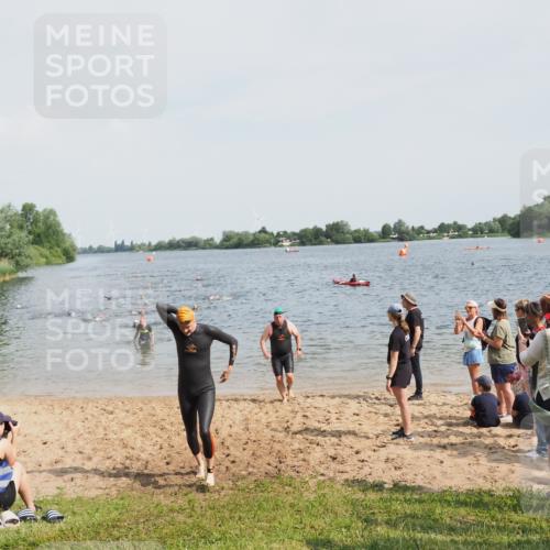 21.06.2025 - 27. Vierlanden-Triathlon MichiJ http://msf.ph/oto/8004442 15.06.2026 10:06:16 Schwimmen 369, 370, 381, 418, 447, 448, 455 meine-sportfotos.de