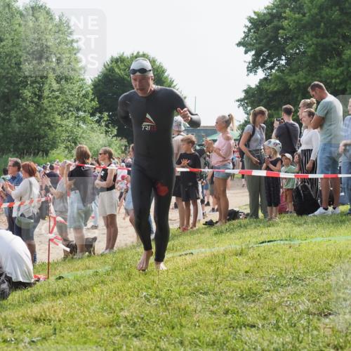 15.06.2025 - 27. Vierlanden-Triathlon KatJ http://msf.ph/oto/8004445 15.06.2025 10:03:48 Schwimmen 377, 425, 432, 436, 439, 1398 meine-sportfotos.de