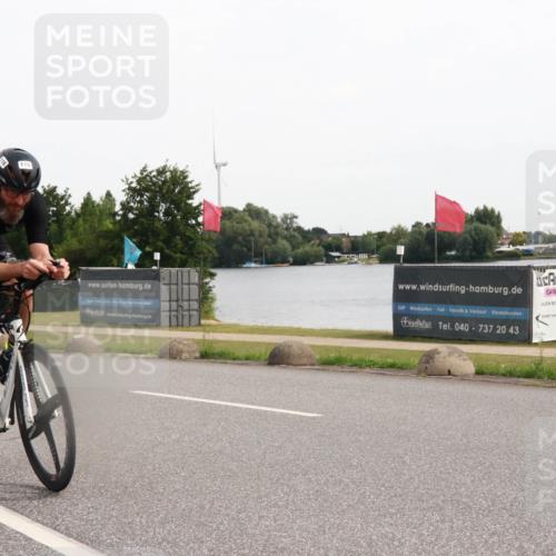 15.06.2025 - 27. Vierlanden-Triathlon H.Heesch http://msf.ph/oto/8004449 15.06.2025 10:34:51 Radfahren 116 meine-sportfotos.de