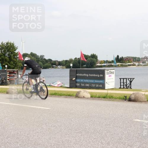 21.06.2025 - 27. Vierlanden-Triathlon H.Heesch http://msf.ph/oto/8004454 15.06.2025 11:55:01 Radfahren 836, 846, 857 meine-sportfotos.de