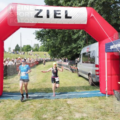 21.06.2025 - 27. Vierlanden-Triathlon MichiJ http://msf.ph/oto/8004457 15.06.2026 11:29:01 Ziel 525, 623 meine-sportfotos.de