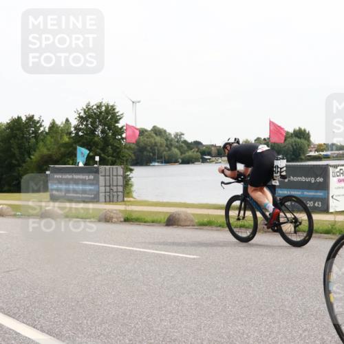 15.06.2025 - 27. Vierlanden-Triathlon H.Heesch http://msf.ph/oto/8004468 15.06.2025 10:35:07 Radfahren 45, 128, 137, 316 meine-sportfotos.de