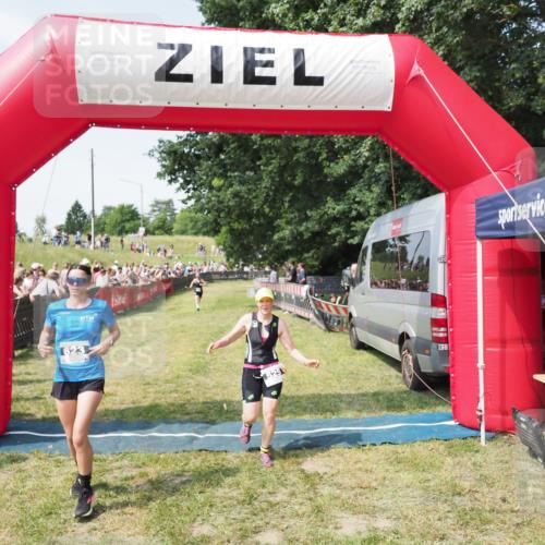 21.06.2025 - 27. Vierlanden-Triathlon MichiJ http://msf.ph/oto/8004475 15.06.2026 11:29:01 Ziel 525, 623 meine-sportfotos.de