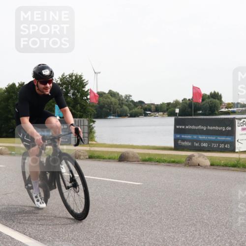 15.06.2025 - 27. Vierlanden-Triathlon H.Heesch http://msf.ph/oto/8004482 15.06.2025 10:35:13 Radfahren 45, 122, 128, 330 meine-sportfotos.de