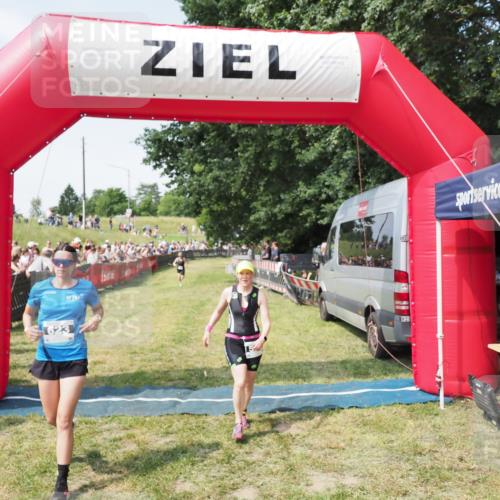 21.06.2025 - 27. Vierlanden-Triathlon MichiJ http://msf.ph/oto/8004483 15.06.2026 11:29:01 Ziel 525, 623 meine-sportfotos.de