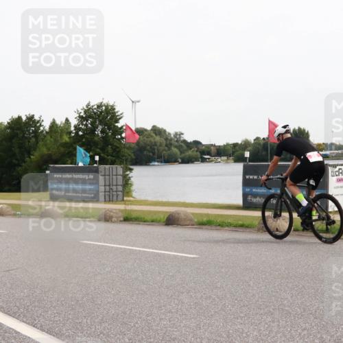 15.06.2025 - 27. Vierlanden-Triathlon H.Heesch http://msf.ph/oto/8004487 15.06.2025 10:35:15 Radfahren 122, 251, 330 meine-sportfotos.de