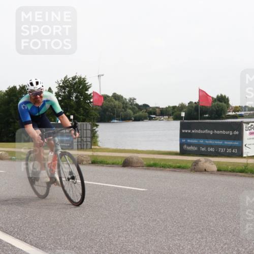 15.06.2025 - 27. Vierlanden-Triathlon H.Heesch http://msf.ph/oto/8004512 15.06.2025 10:35:30 Radfahren 99, 213, 272 meine-sportfotos.de