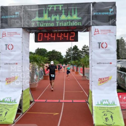 15.06.2025 - 7 Türme Triathlon Michael Strokosch http://msf.ph/oto/8004516 15.06.2025 14:44:42 Ziel 454, 579, 581 meine-sportfotos.de