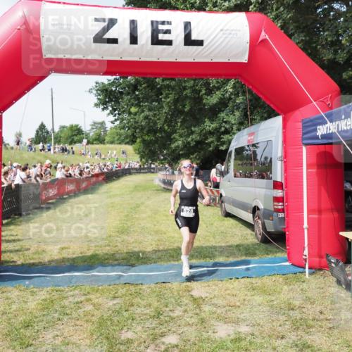 21.06.2025 - 27. Vierlanden-Triathlon MichiJ http://msf.ph/oto/8004521 15.06.2026 11:29:06 Ziel 525, 528, 623 meine-sportfotos.de