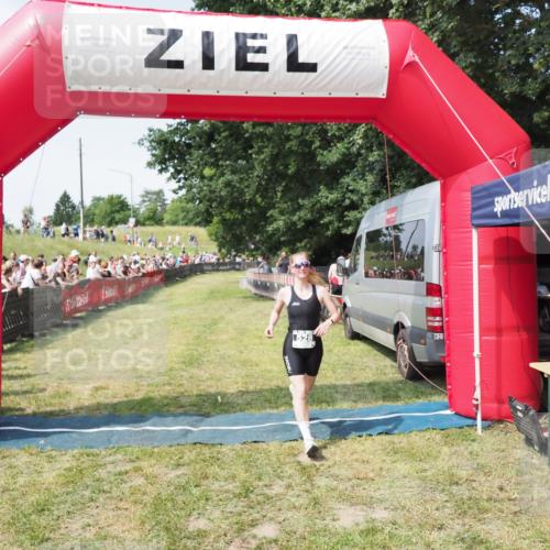 21.06.2025 - 27. Vierlanden-Triathlon MichiJ http://msf.ph/oto/8004530 15.06.2026 11:29:06 Ziel 525, 528, 623 meine-sportfotos.de