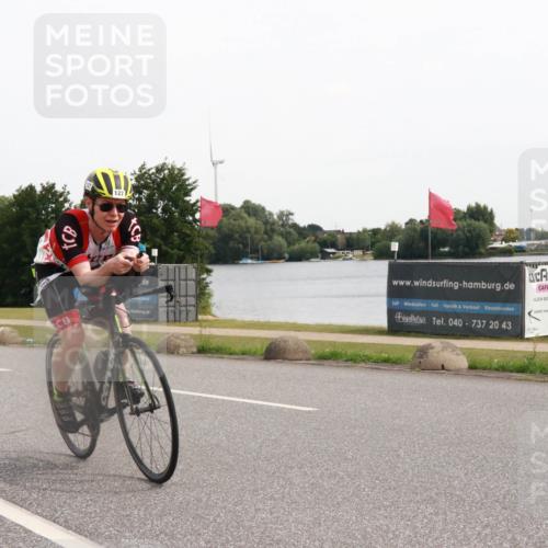 15.06.2025 - 27. Vierlanden-Triathlon H.Heesch http://msf.ph/oto/8004533 15.06.2025 10:35:43 Radfahren 106, 127, 134, 239 meine-sportfotos.de
