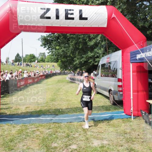 21.06.2025 - 27. Vierlanden-Triathlon MichiJ http://msf.ph/oto/8004536 15.06.2026 11:29:06 Ziel 525, 528, 623 meine-sportfotos.de