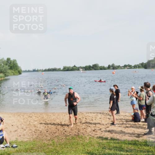 21.06.2025 - 27. Vierlanden-Triathlon MichiJ http://msf.ph/oto/8004543 15.06.2026 10:06:18 Schwimmen 369, 370, 381, 418, 447, 455 meine-sportfotos.de
