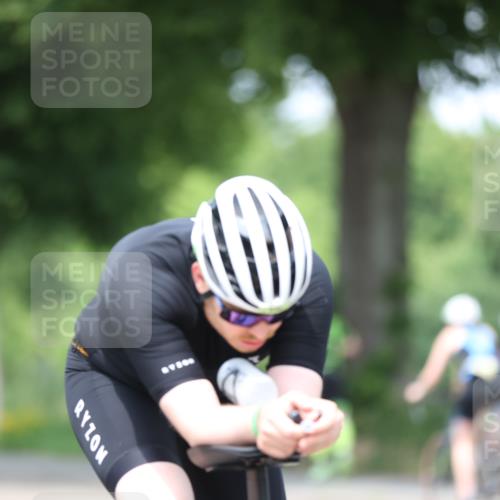 15.06.2025 - 7 Türme Triathlon Yannick Fuchs http://msf.ph/oto/8004548 15.06.2025 13:17:30 Radfahren 489, 543, 590, 648, 894, 909 meine-sportfotos.de