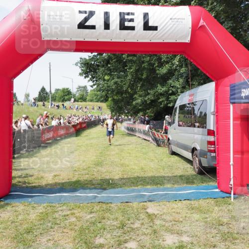 21.06.2025 - 27. Vierlanden-Triathlon MichiJ http://msf.ph/oto/8004557 15.06.2026 11:29:27 Ziel 263 meine-sportfotos.de