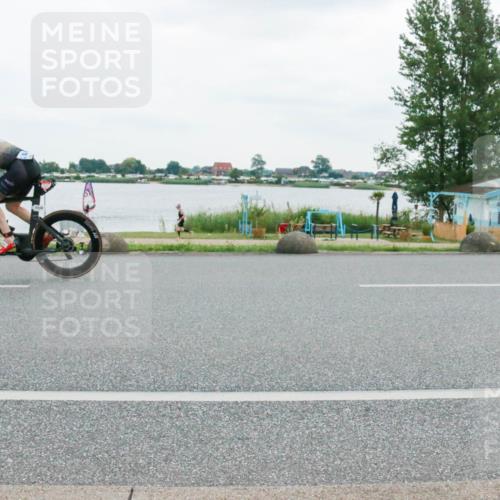 21.06.2025 - 27. Vierlanden-Triathlon H.Heesch http://msf.ph/oto/8004560 15.06.2025 12:59:51 Radfahren 1126, 1138, 1154, 1157 meine-sportfotos.de