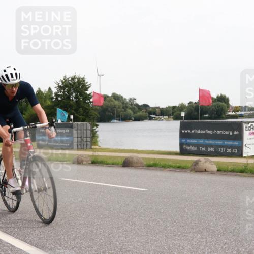 15.06.2025 - 27. Vierlanden-Triathlon H.Heesch http://msf.ph/oto/8004585 15.06.2025 10:36:07 Radfahren 338 meine-sportfotos.de