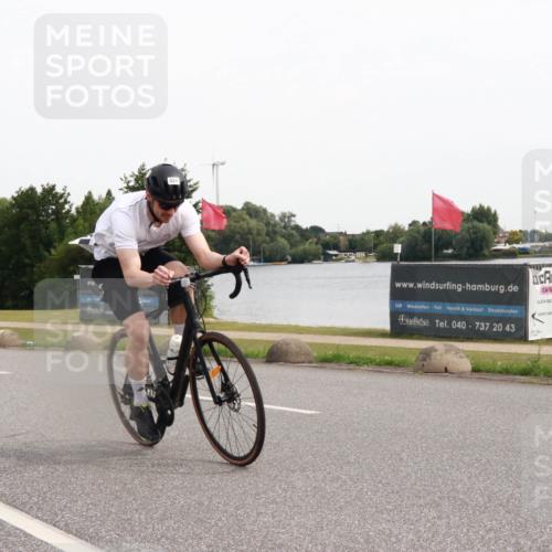 15.06.2025 - 27. Vierlanden-Triathlon H.Heesch http://msf.ph/oto/8004593 15.06.2025 10:36:16 Radfahren 331, 348 meine-sportfotos.de