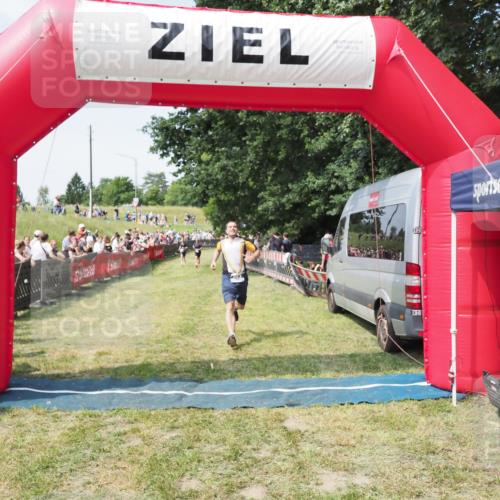 21.06.2025 - 27. Vierlanden-Triathlon MichiJ http://msf.ph/oto/8004607 15.06.2026 11:29:28 Ziel 263 meine-sportfotos.de