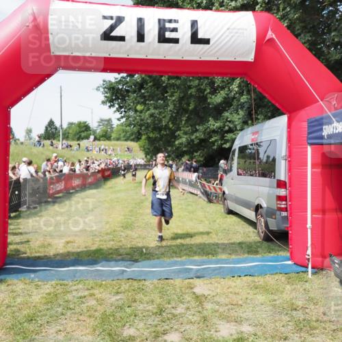 21.06.2025 - 27. Vierlanden-Triathlon MichiJ http://msf.ph/oto/8004610 15.06.2026 11:29:28 Ziel 263 meine-sportfotos.de