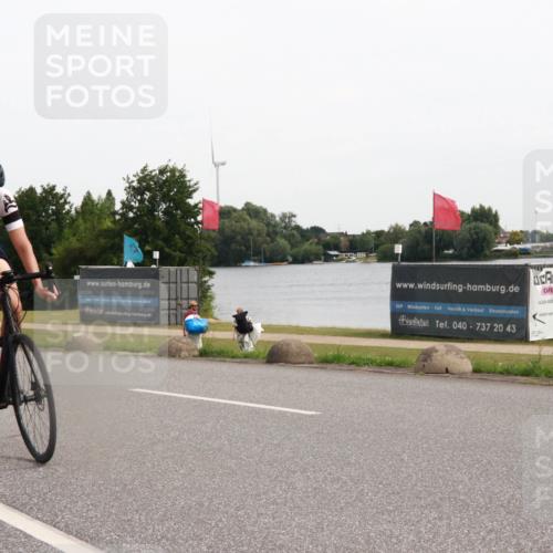 15.06.2025 - 27. Vierlanden-Triathlon H.Heesch http://msf.ph/oto/8004627 15.06.2025 10:36:43 Radfahren 102, 147, 276, 283 meine-sportfotos.de