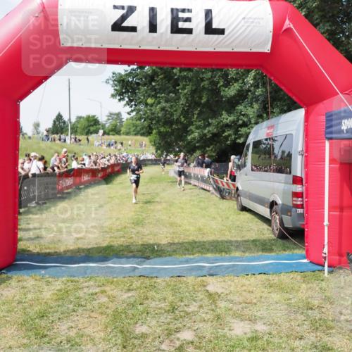 21.06.2025 - 27. Vierlanden-Triathlon MichiJ http://msf.ph/oto/8004635 15.06.2026 11:29:32 Ziel 263, 382, 507, 566 meine-sportfotos.de