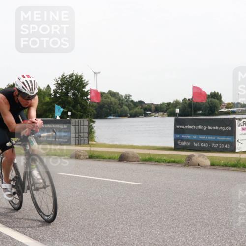 15.06.2025 - 27. Vierlanden-Triathlon H.Heesch http://msf.ph/oto/8004637 15.06.2025 10:37:01 Radfahren 11, 397 meine-sportfotos.de