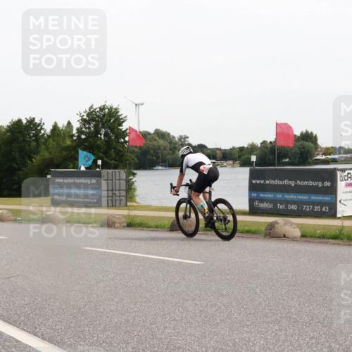 15.06.2025 - 27. Vierlanden-Triathlon H.Heesch http://msf.ph/oto/8004649 15.06.2025 10:37:09 Radfahren 65, 111, 306 meine-sportfotos.de