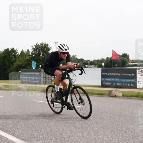 15.06.2025 - 27. Vierlanden-Triathlon H.Heesch http://msf.ph/oto/8004655 15.06.2025 10:37:11 Radfahren 65, 111, 160, 237, 306 meine-sportfotos.de
